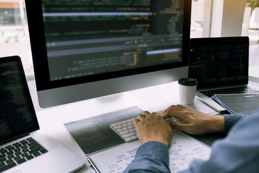 Plataformas de comercio electrónico a medida.